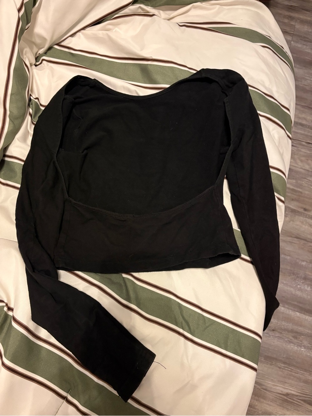 Black Backless Long-Sleeve Women's Crop Top